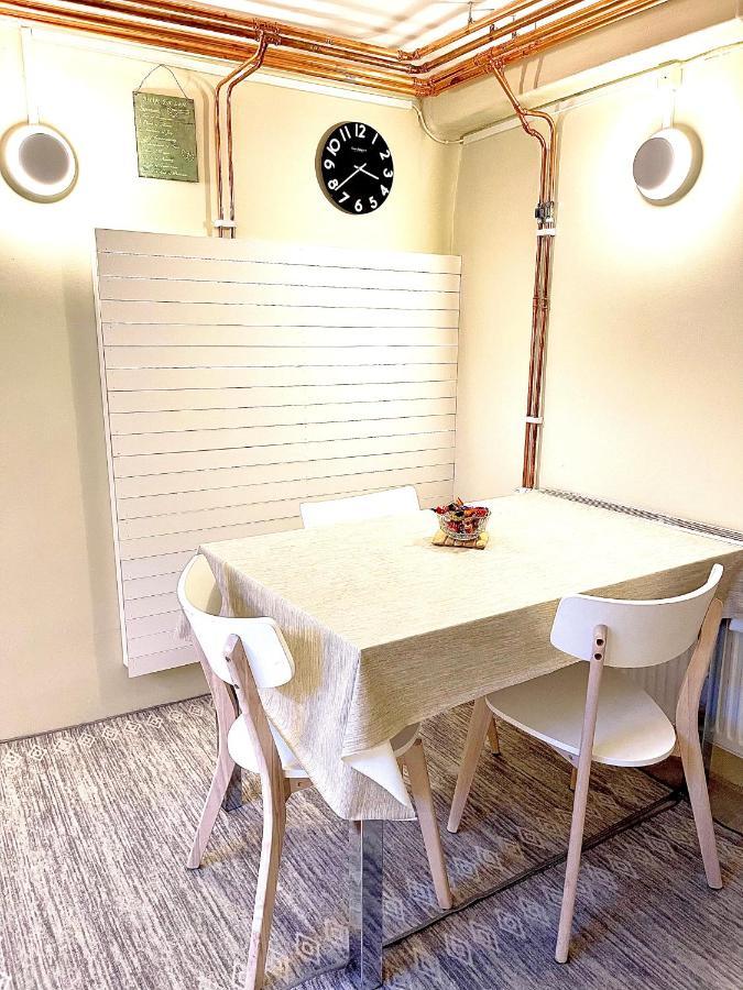 3 Rooms With Private Kitchen & Private Bathroom 5B Gavle Bagian luar foto