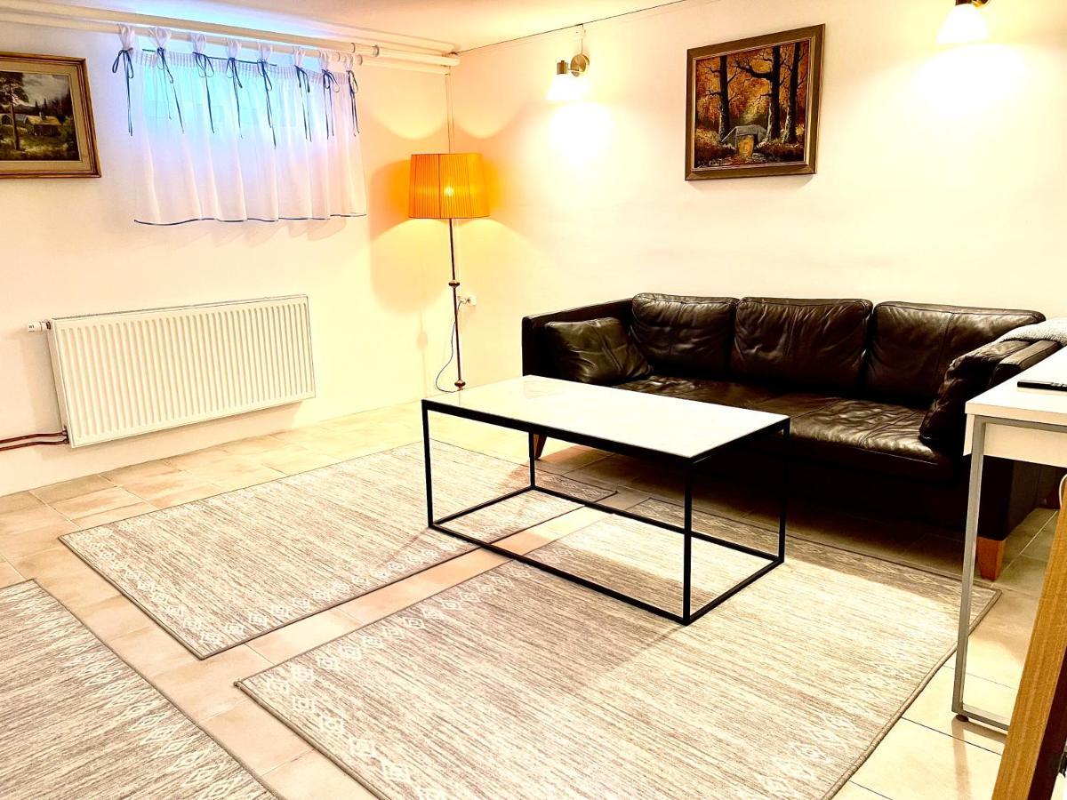 3 Rooms With Private Kitchen & Private Bathroom 5B Gavle Bagian luar foto